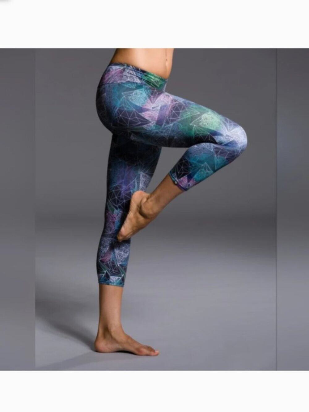 Onzie Diamond Pattern Capri Leggings Size M